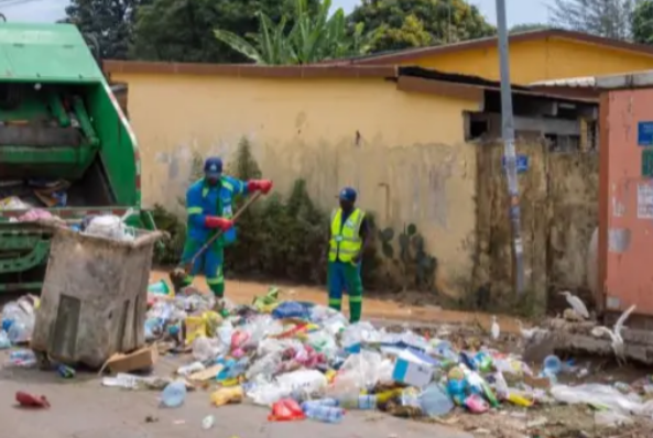 Commune de Libreville : les dépôts d’ordures se font désormais de 18h à 21h