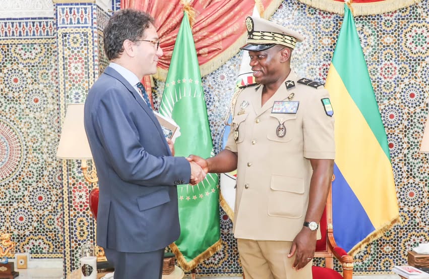 Oligui Nguema échange avec l’Ambassadeur français Fabrice Mauries