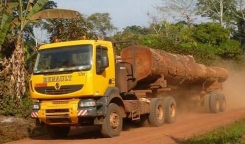 Gabon : le ministre des travaux publics met en garde les conducteurs des poids lourds