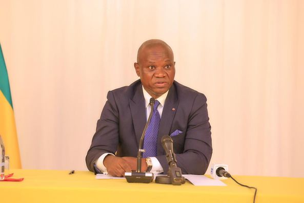A Abidjan, Oligui Nguema échange avec la communauté gabonaise 