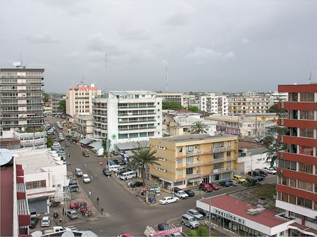 Gabon :  Le pays compte 3,5 millions d’habitants dont 1,2 millions d’étrangers